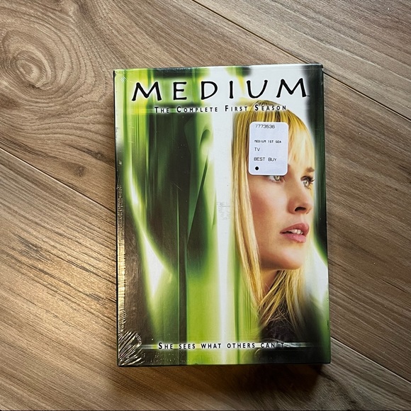 NWT Medium DVD TV Series Season 1 - Picture 2 of 11